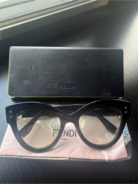 Black Cat-Eye Women\'s Sunglasses - Fendi